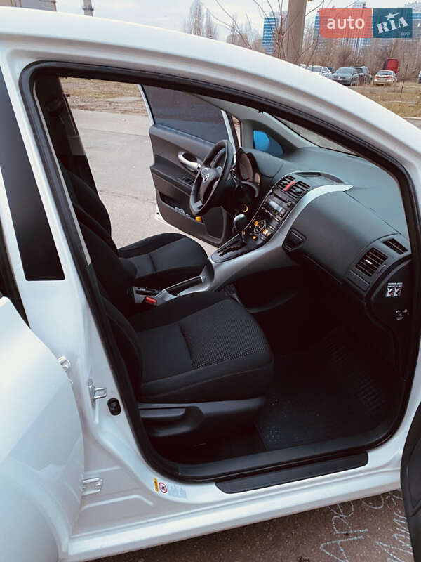 Хэтчбек Toyota Auris 2012 в Киеве