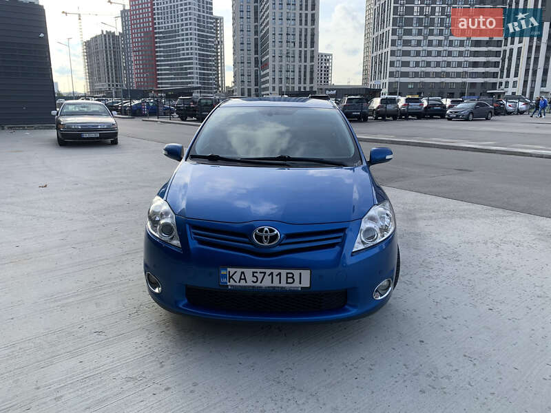 Хетчбек Toyota Auris 2010 в Києві