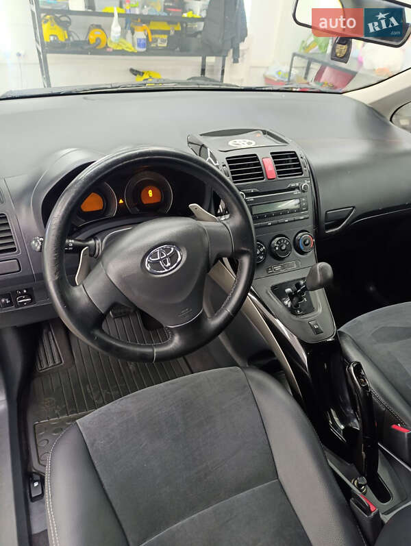 Хетчбек Toyota Auris 2008 в Чернівцях