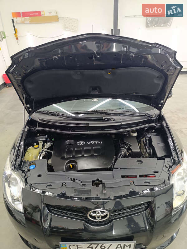 Хетчбек Toyota Auris 2008 в Чернівцях