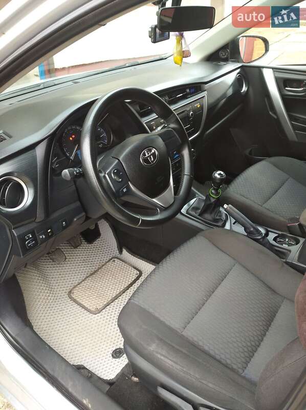 Універсал Toyota Auris 2015 в Тернополі