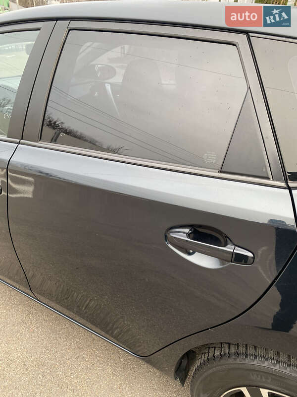 Хетчбек Toyota Auris 2014 в Києві фото 26 Хетчбек Toyota Auris 2014 в Києві