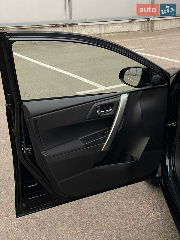 Хетчбек Toyota Auris 2014 в Києві фото 28 Хетчбек Toyota Auris 2014 в Києві