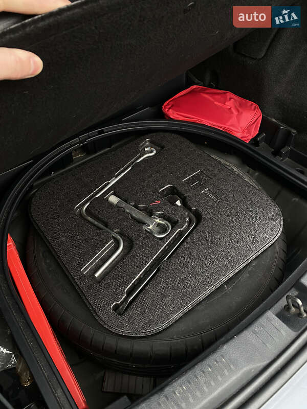 Хетчбек Toyota Auris 2014 в Києві фото 33 Хетчбек Toyota Auris 2014 в Києві