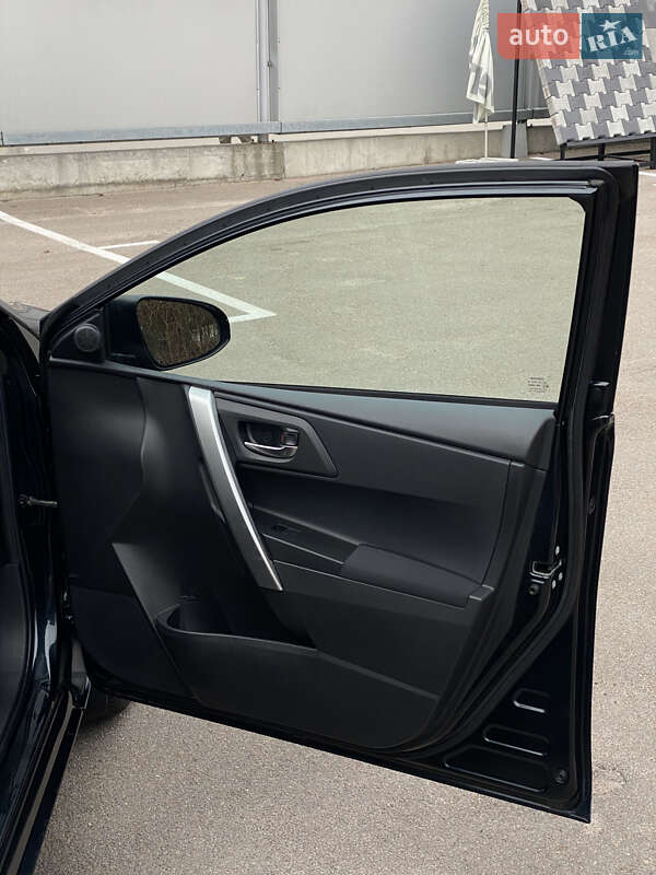Хетчбек Toyota Auris 2014 в Києві фото 38 Хетчбек Toyota Auris 2014 в Києві