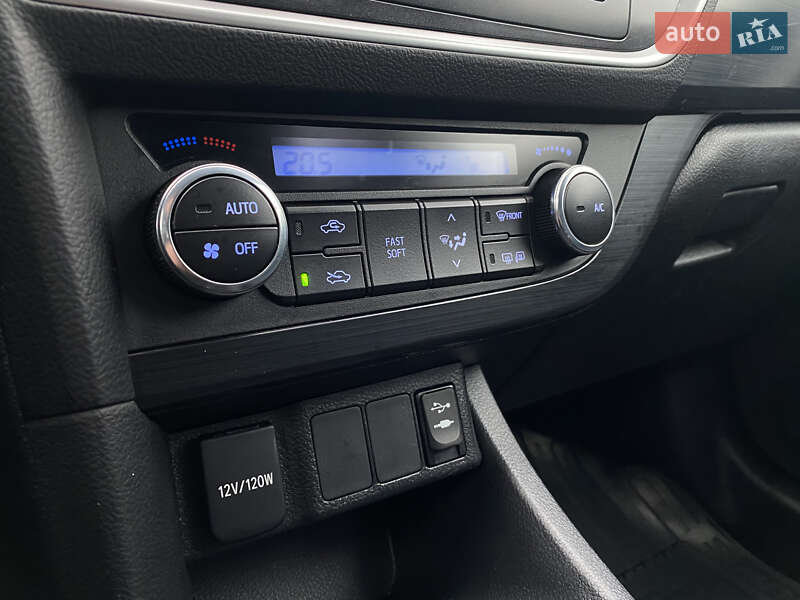 Хетчбек Toyota Auris 2014 в Києві фото 49 Хетчбек Toyota Auris 2014 в Києві