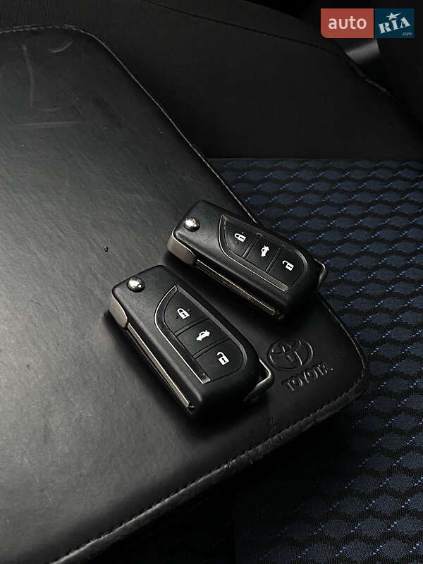 Хетчбек Toyota Auris 2014 в Києві фото 54 Хетчбек Toyota Auris 2014 в Києві