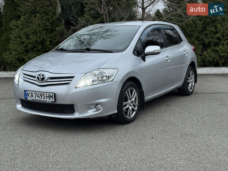 Toyota Auris 2011
