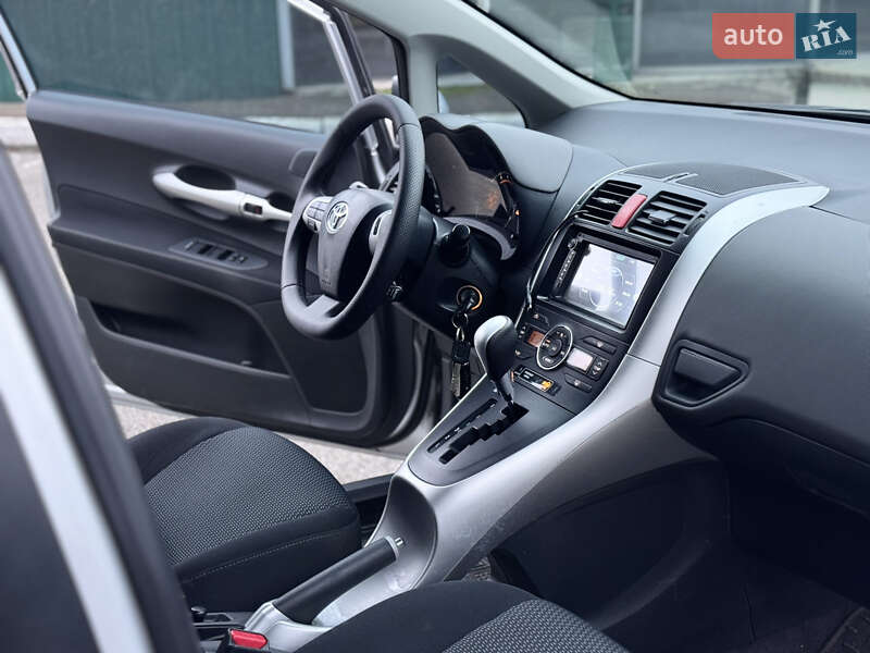 Хетчбек Toyota Auris 2011 в Києві фото 7 Хетчбек Toyota Auris 2011 в Києві