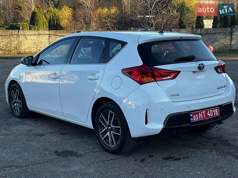 Хэтчбек Toyota Auris 2013 в Луцке