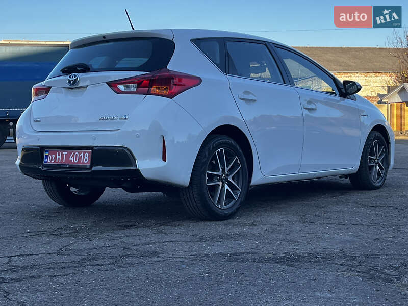 Хэтчбек Toyota Auris 2013 в Луцке