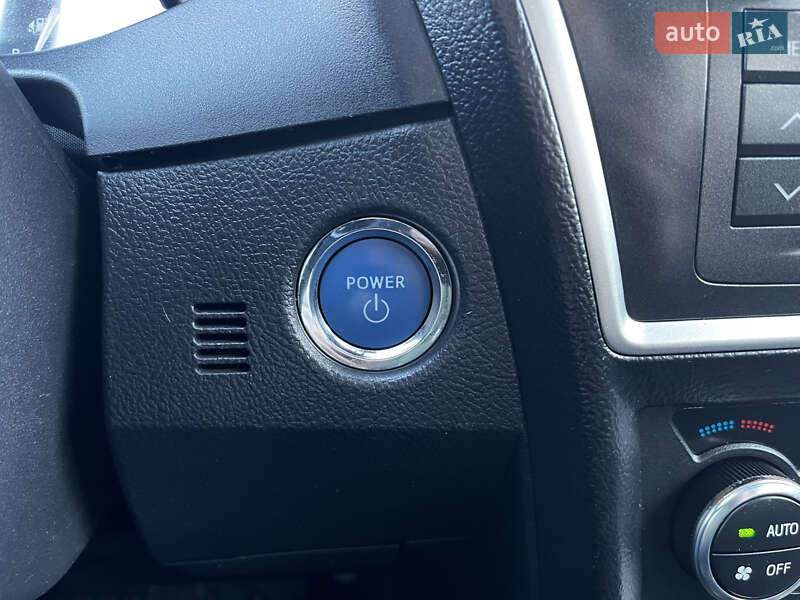 Хэтчбек Toyota Auris 2013 в Луцке