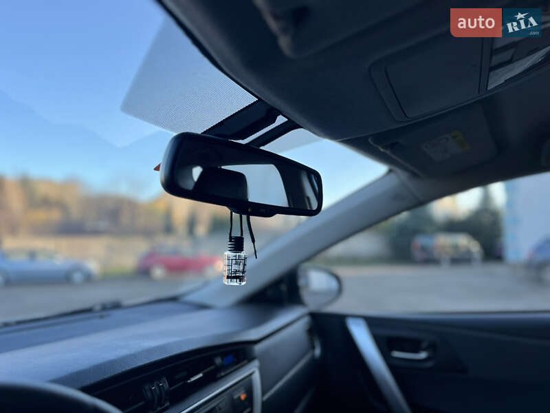 Хэтчбек Toyota Auris 2013 в Луцке