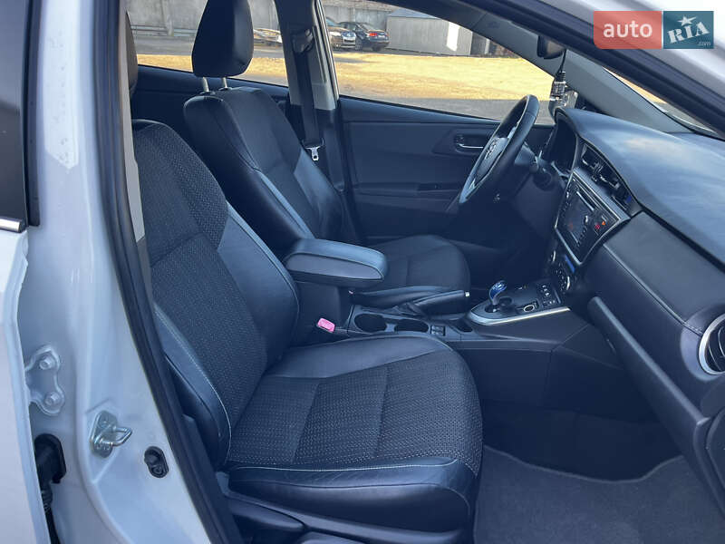 Хэтчбек Toyota Auris 2013 в Луцке