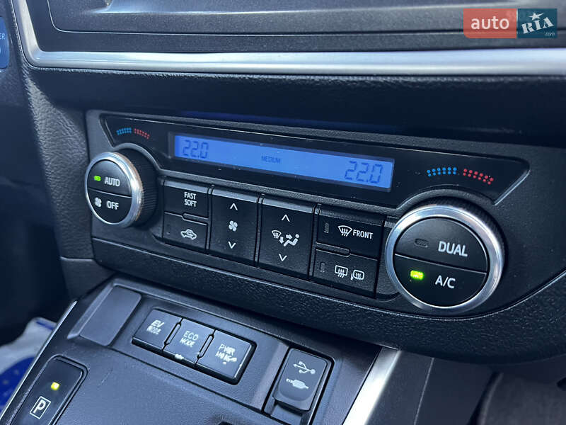 Хэтчбек Toyota Auris 2013 в Луцке