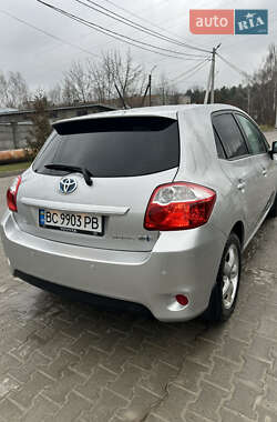 Хэтчбек Toyota Auris 2011 в Львове