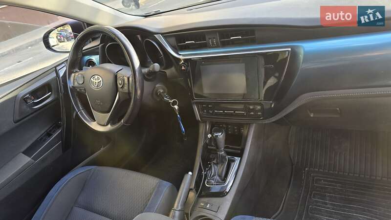 Хэтчбек Toyota Auris 2015 в Киеве
