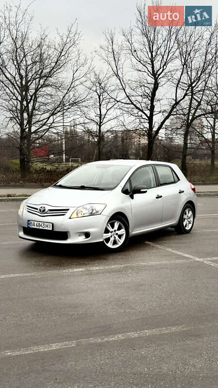 Toyota Auris 2011