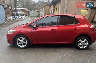 Хетчбек Toyota Auris 2012 в Ромнах