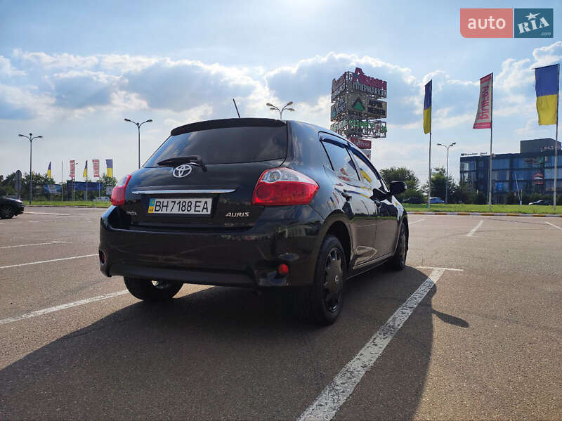 Хэтчбек Toyota Auris 2011 в Одессе