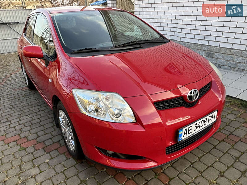 Хетчбек Toyota Auris 2008 в Дніпрі