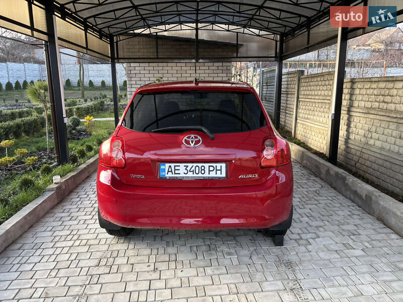 Хетчбек Toyota Auris 2008 в Дніпрі