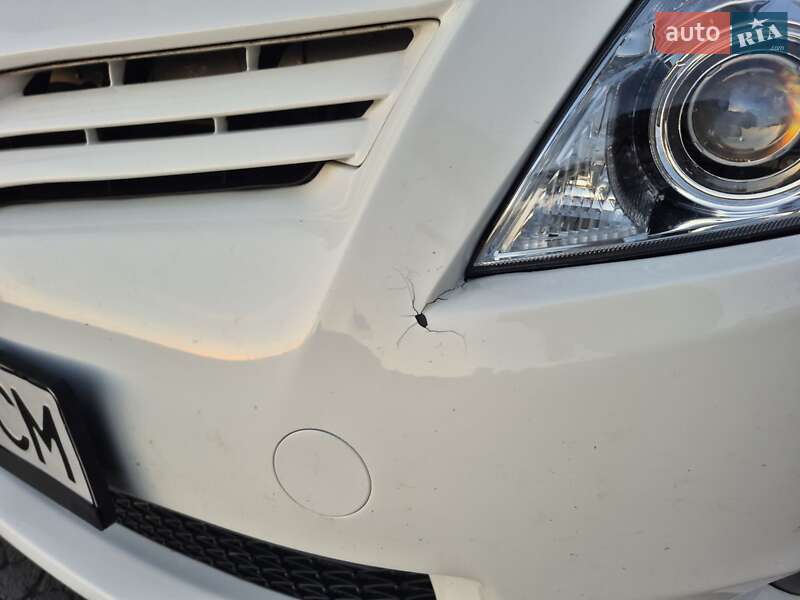 Хэтчбек Toyota Auris 2012 в Золочеве