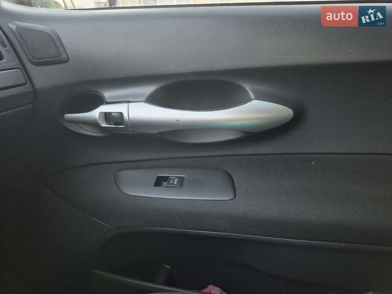 Хэтчбек Toyota Auris 2012 в Золочеве