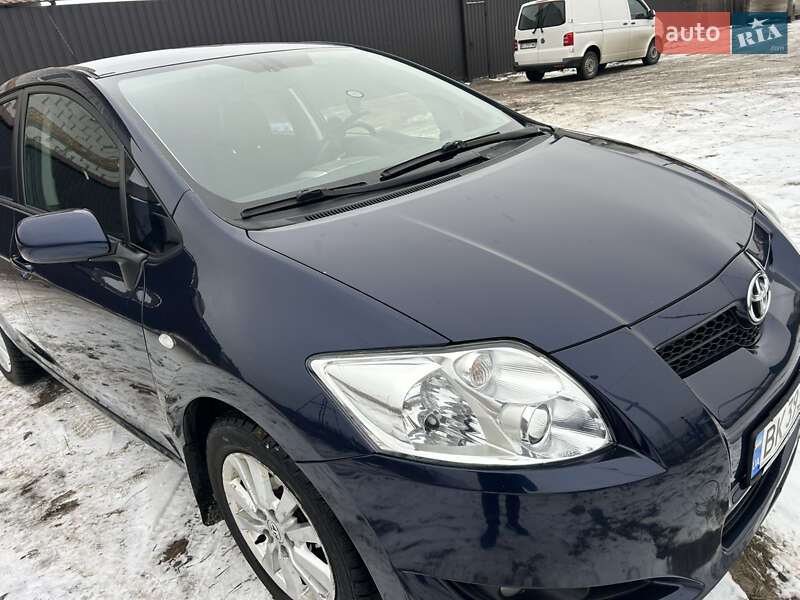 Хэтчбек Toyota Auris 2008 в Буче