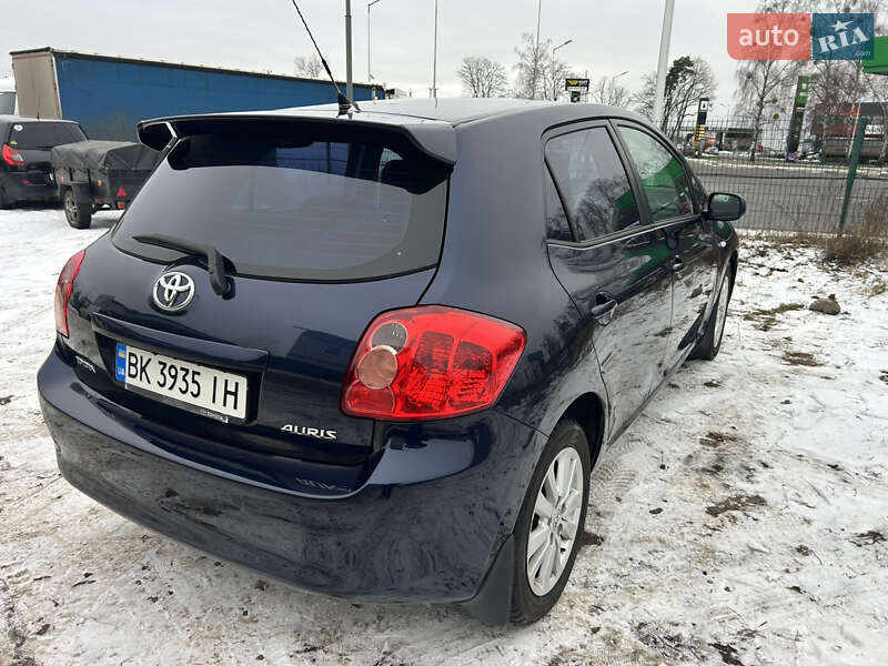 Хэтчбек Toyota Auris 2008 в Буче