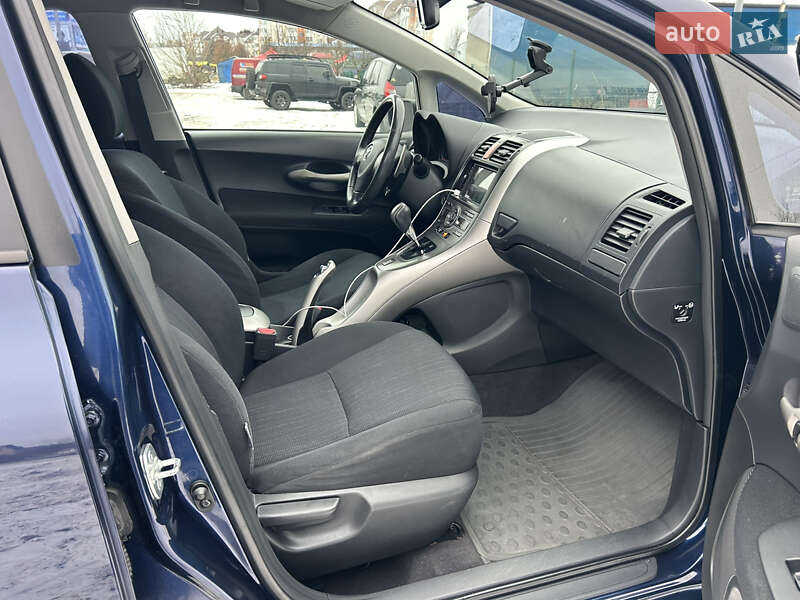 Хэтчбек Toyota Auris 2008 в Буче