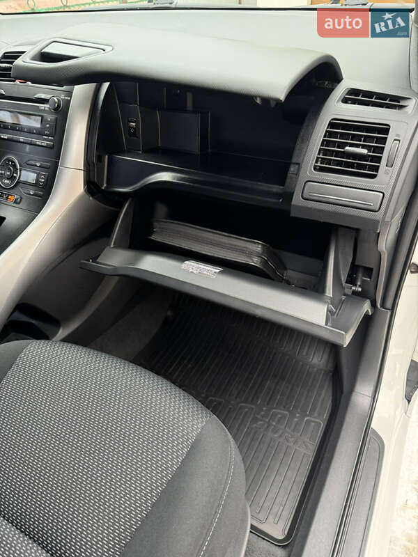 Хетчбек Toyota Auris 2011 в Івано-Франківську фото 18 Хетчбек Toyota Auris 2011 в Івано-Франківську