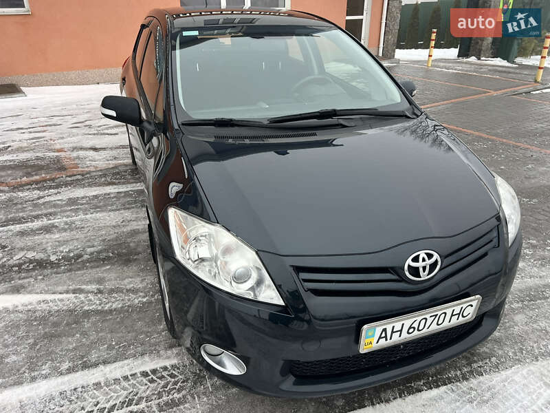 Хэтчбек Toyota Auris 2011 в Виннице