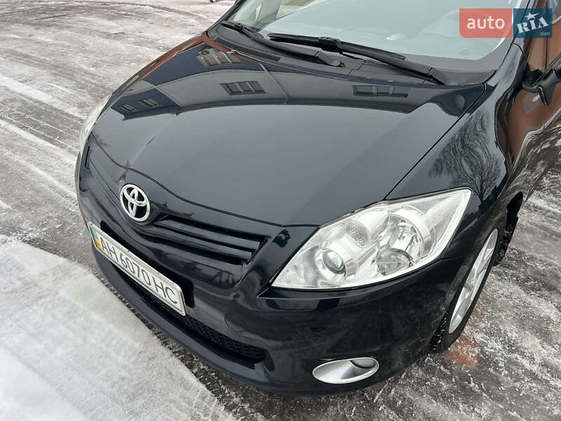 Хэтчбек Toyota Auris 2011 в Виннице