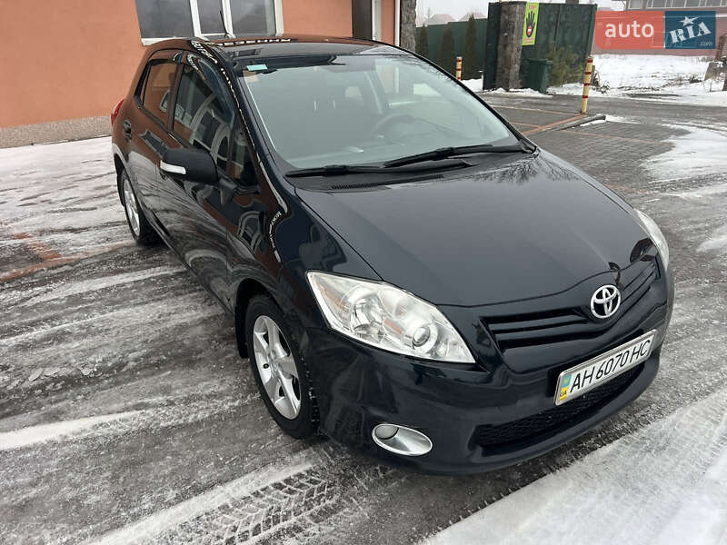 Хэтчбек Toyota Auris 2011 в Виннице