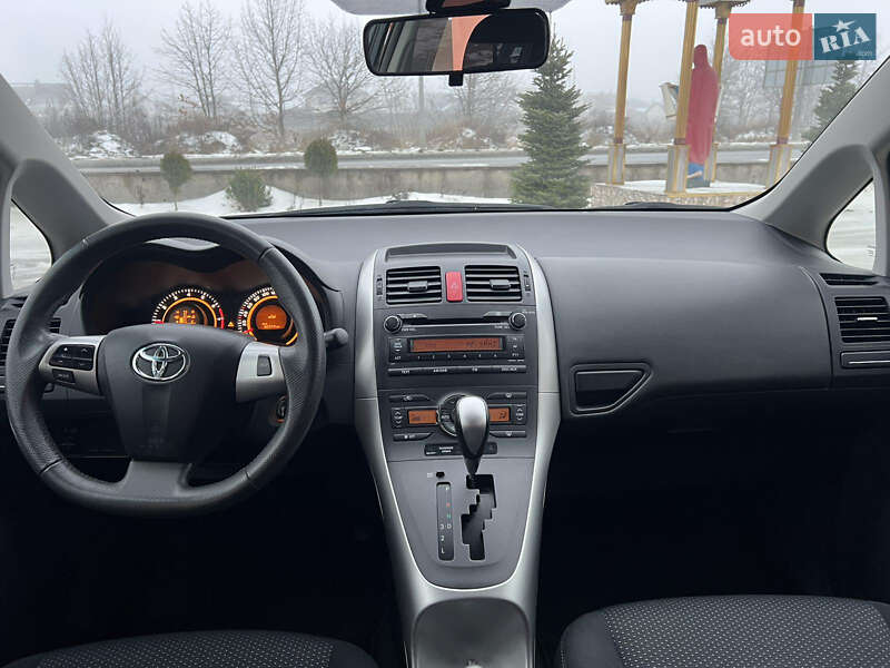Хэтчбек Toyota Auris 2011 в Виннице