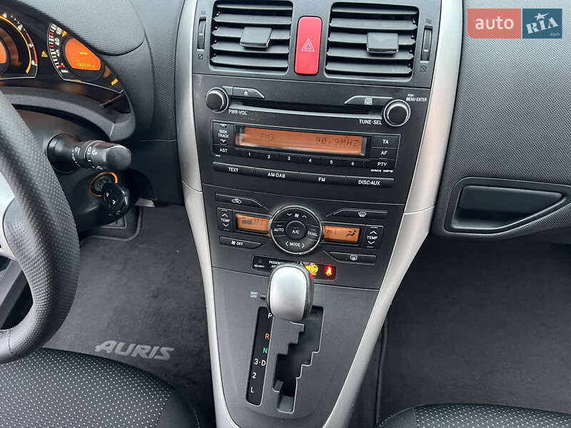 Хэтчбек Toyota Auris 2011 в Виннице