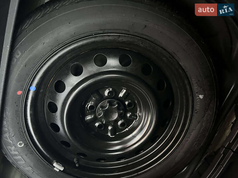 Хэтчбек Toyota Auris 2011 в Виннице