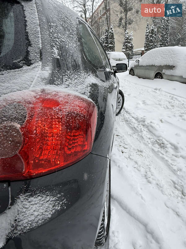 Хэтчбек Toyota Auris 2007 в Львове