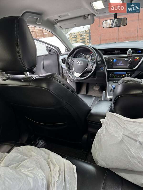 Хэтчбек Toyota Auris 2012 в Сумах