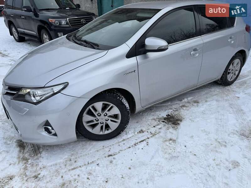 Хэтчбек Toyota Auris 2012 в Сумах