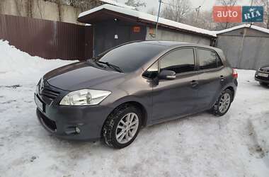 Хэтчбек Toyota Auris 2010 в Ивано-Франковске