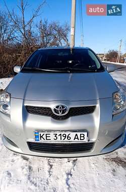 Хетчбек Toyota Auris 2008 в Помічній