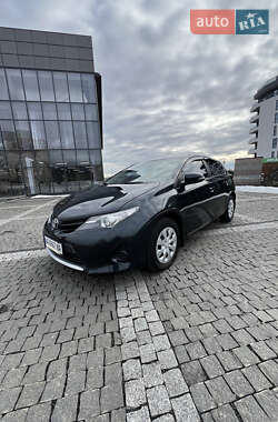 Хэтчбек Toyota Auris 2013 в Хусте