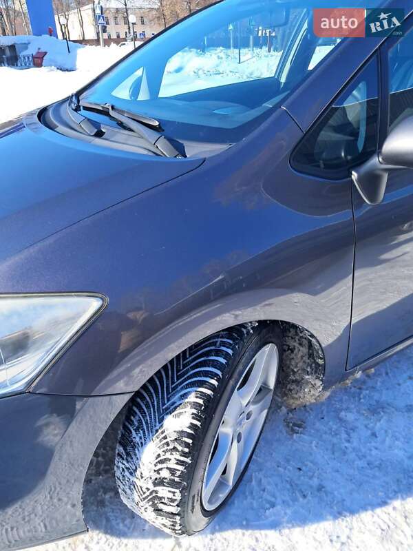 Хэтчбек Toyota Auris 2010 в Конотопе