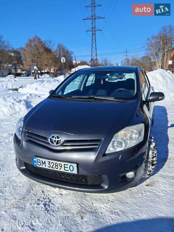 Хэтчбек Toyota Auris 2010 в Конотопе