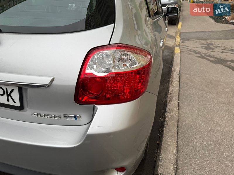 Хэтчбек Toyota Auris 2012 в Киеве