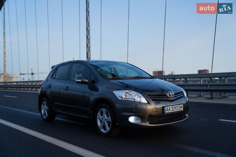 Хэтчбек Toyota Auris 2012 в Киеве