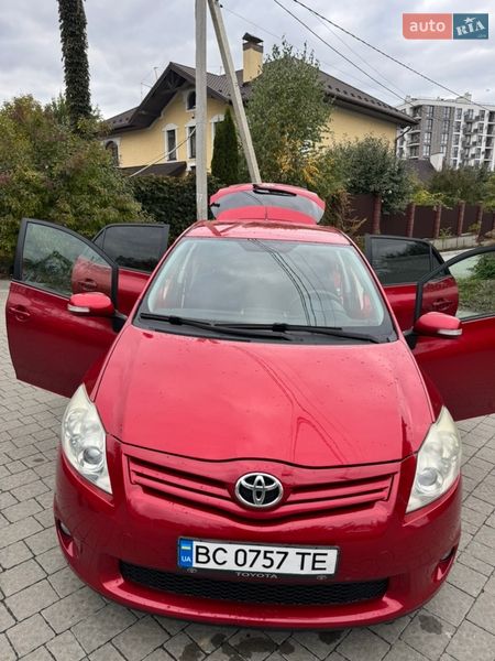Хэтчбек Toyota Auris 2010 в Винниках