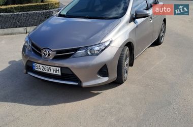 Хэтчбек Toyota Auris 2013 в Кропивницком